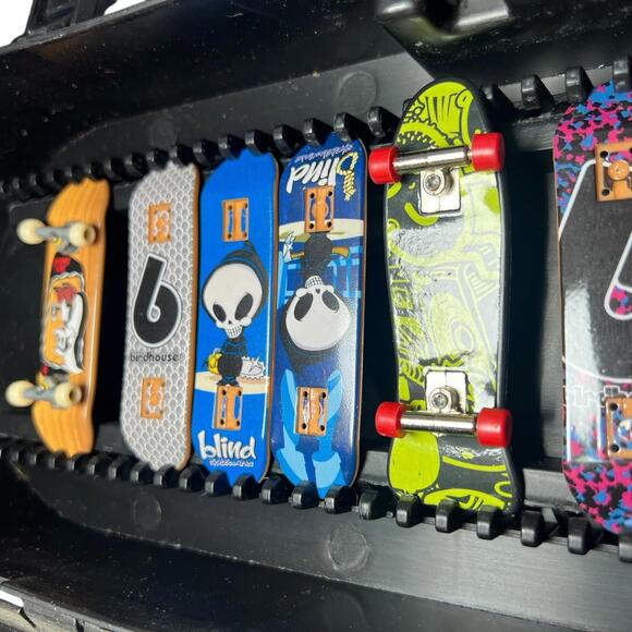Tech Deck Fingerboards Lot (12) + Carrying Case 2003 Spin Master Vintage Set